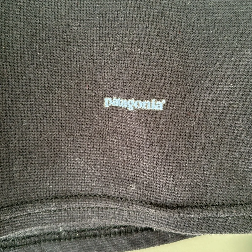 PATAGONIA Capilene pullover size M black 1/4 zip polyester - Picture 3 of 6